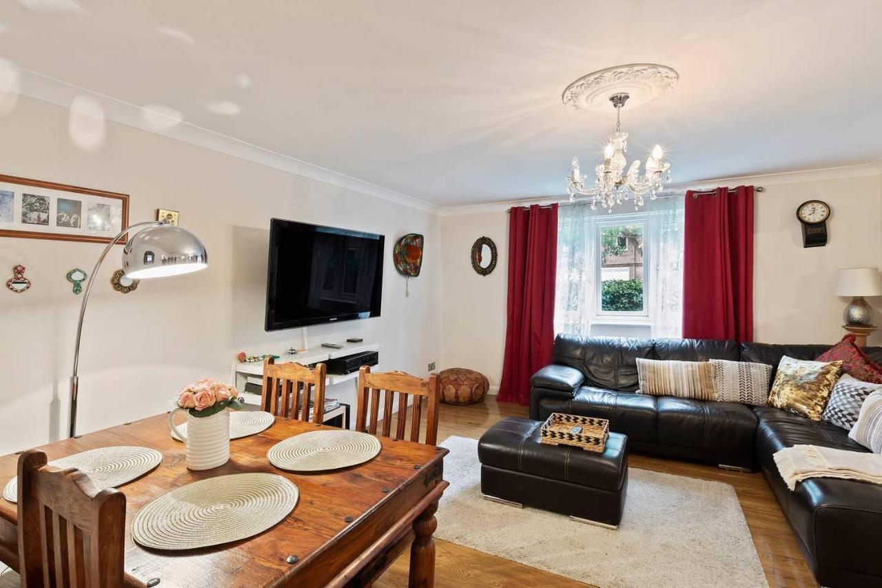 Beautiful And Cosy 2 Bedroom Flat Londra Exterior foto